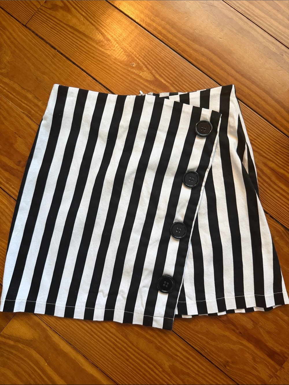 DO+BE Black and White Vertical Stripe Button Mini Skirt